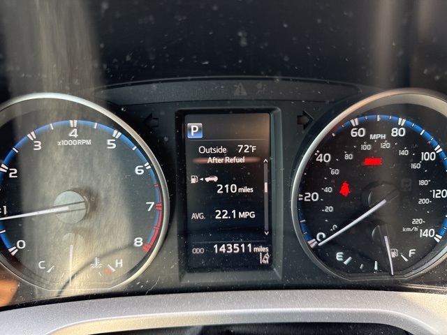 2017 Toyota RAV4 LE photo 3