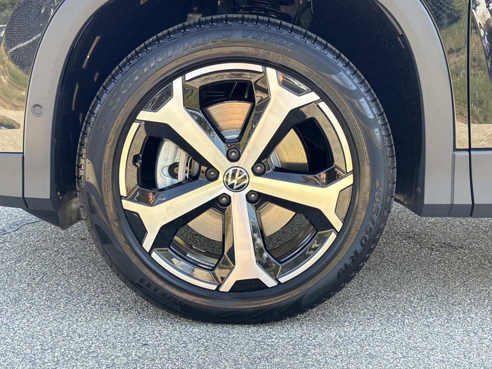 2025 Volkswagen Tiguan SE photo 2