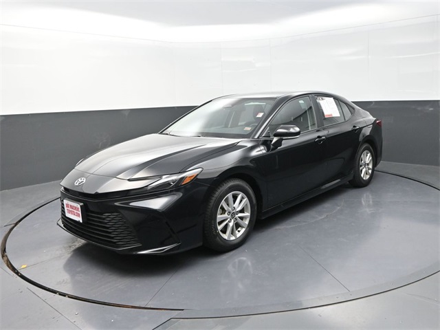 2025 Toyota Camry LE photo 3
