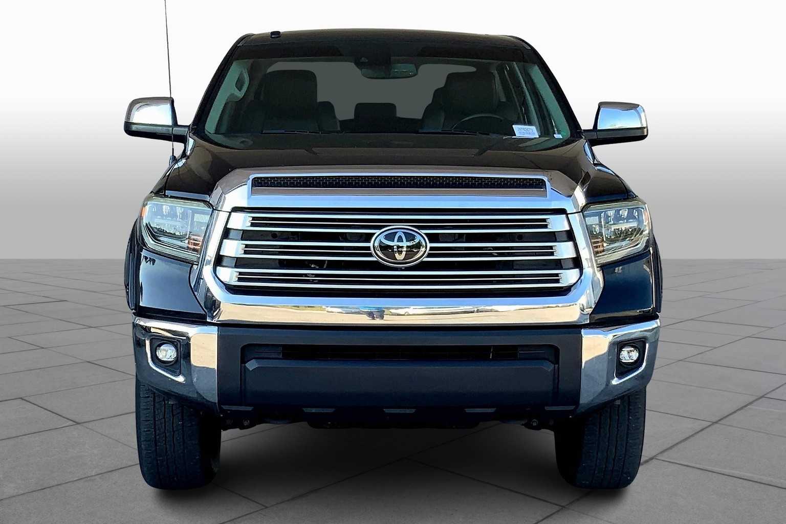 2018 Toyota Tundra Limited CrewMax photo 3