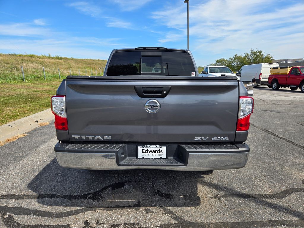 2018 Nissan Titan SV photo 4