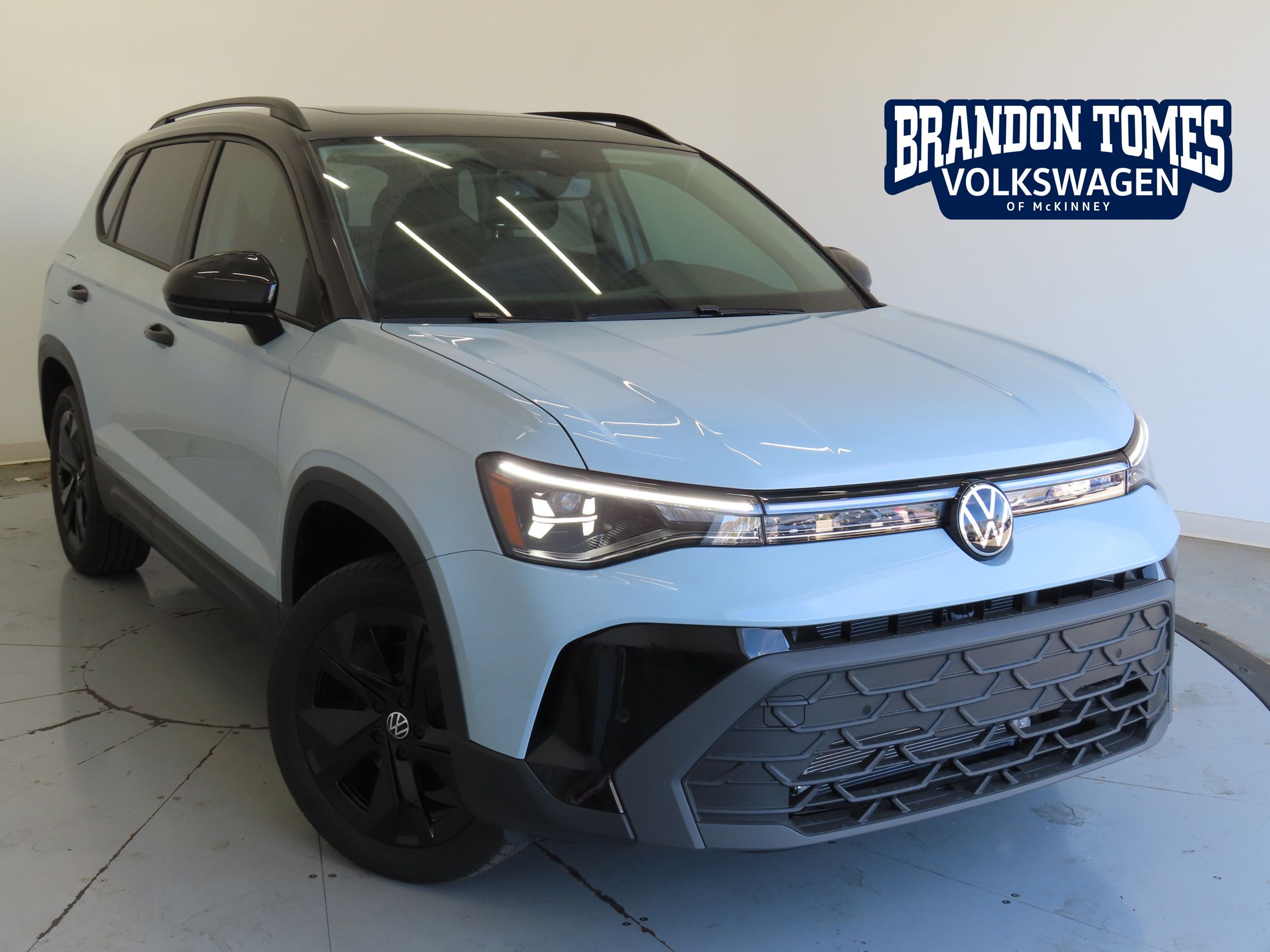 2026 Volkswagen Taos SE Black's photo