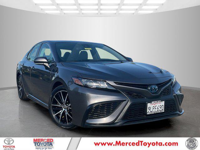 2024 Toyota Camry SE's photo
