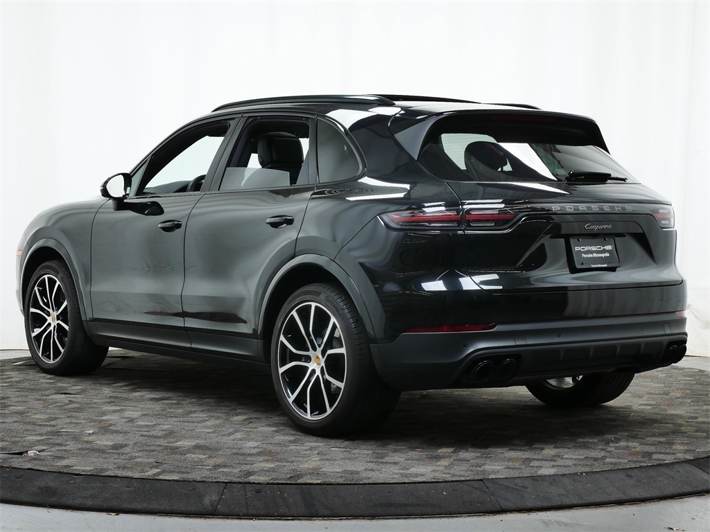2023 Porsche Cayenne Platinum Edition photo 2