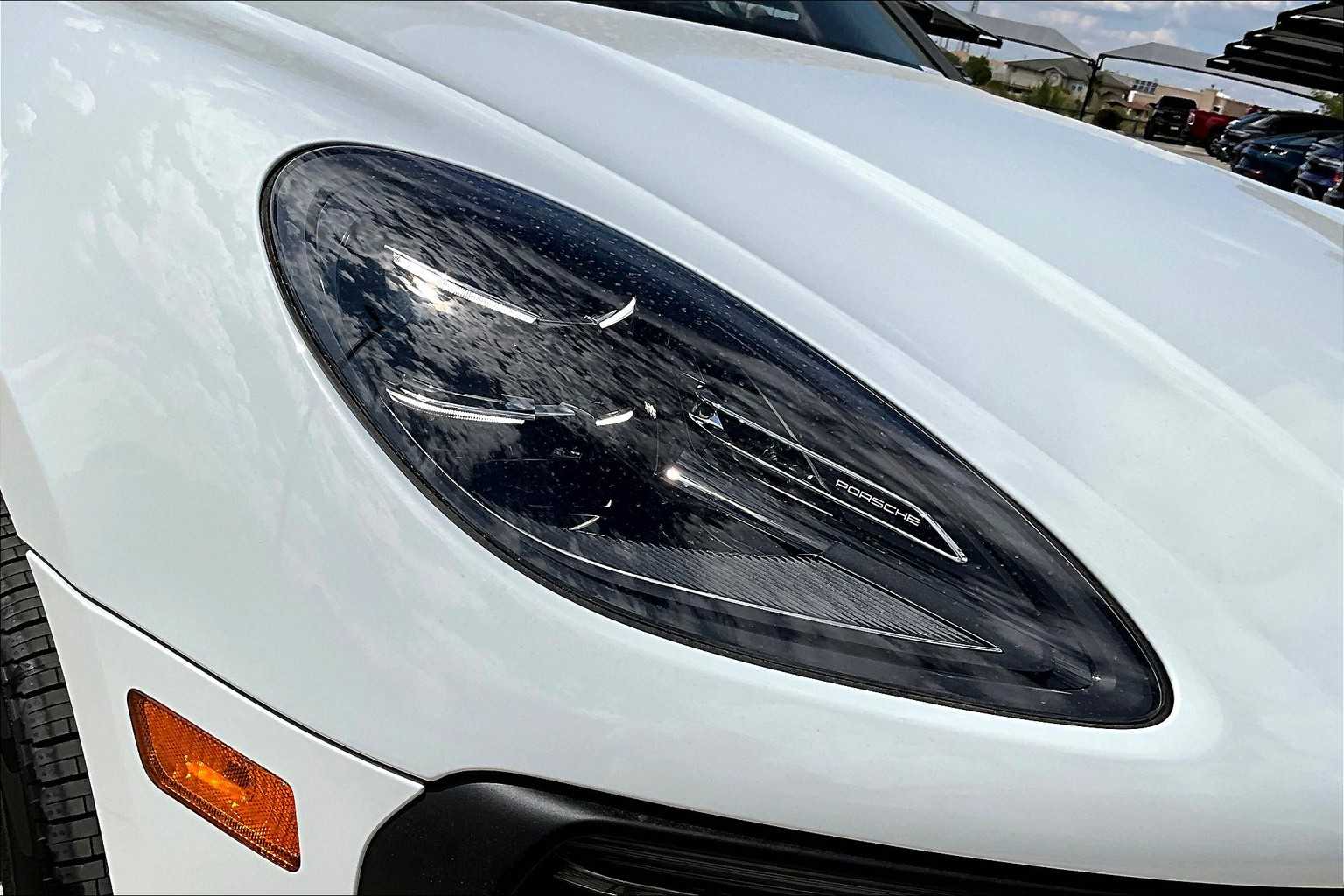 2026 Porsche Macan T photo 12