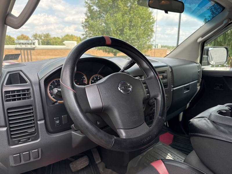 2011 Nissan Titan S Crew Cab photo 9