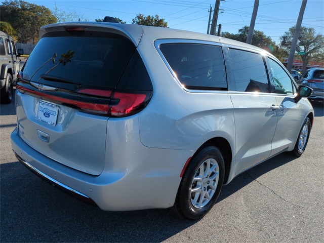 2024 Chrysler Pacifica Touring L photo 3