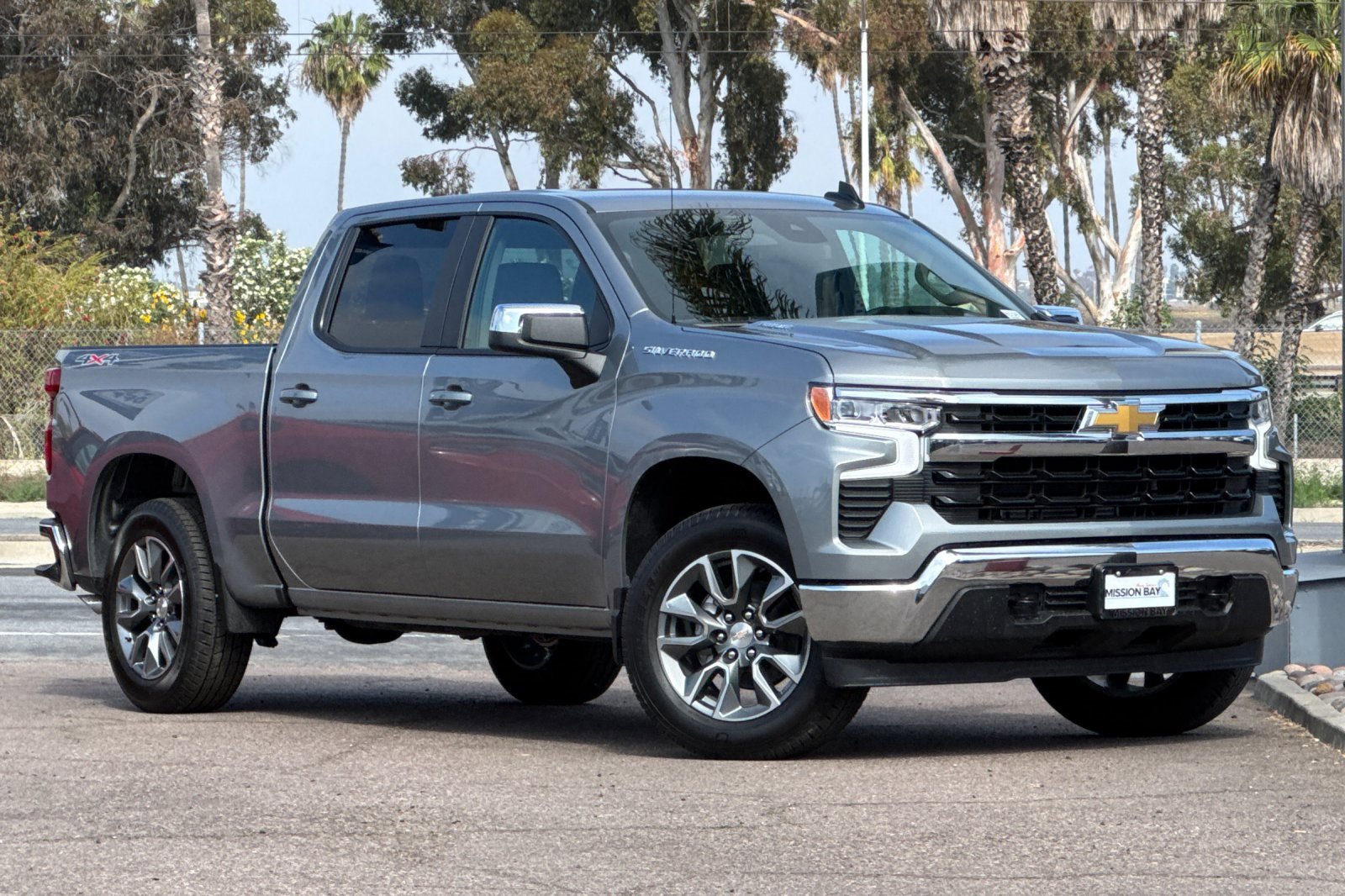 2025 Chevrolet Silverado 1500 photo 2