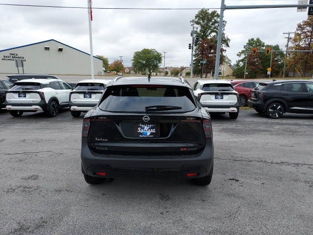 2025 Nissan Kicks SR photo 4