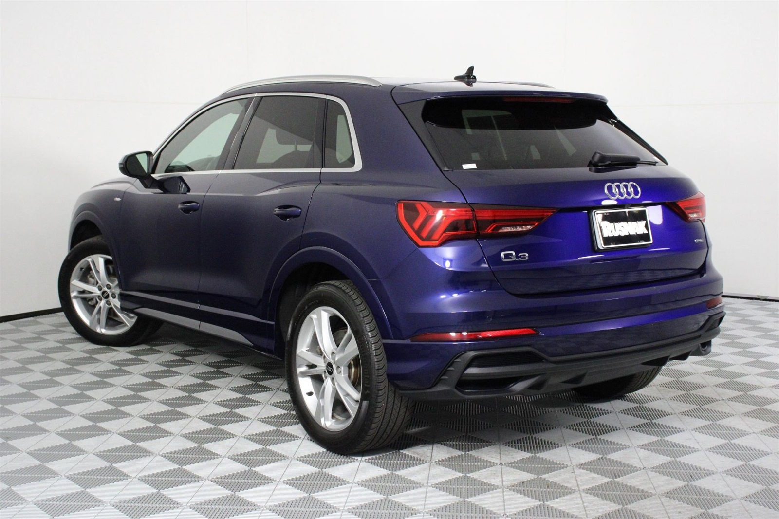 2022 Audi Q3 S line Premium photo 3