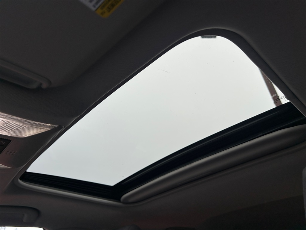 2022 Toyota RAV4 Hybrid XLE photo 21