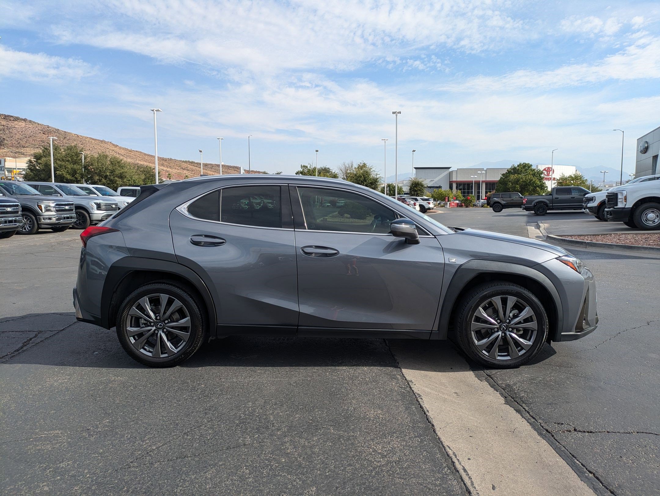 2020 Lexus UX 200 F SPORT photo 2