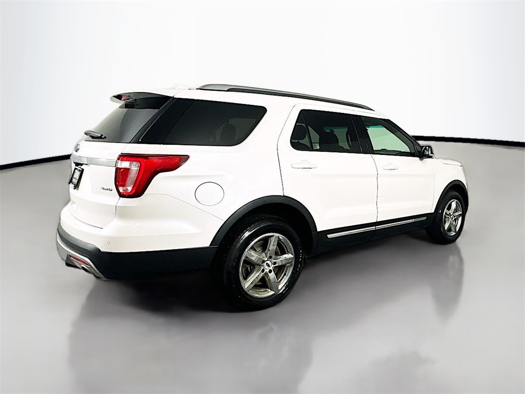 2016 Ford Explorer XLT photo 5