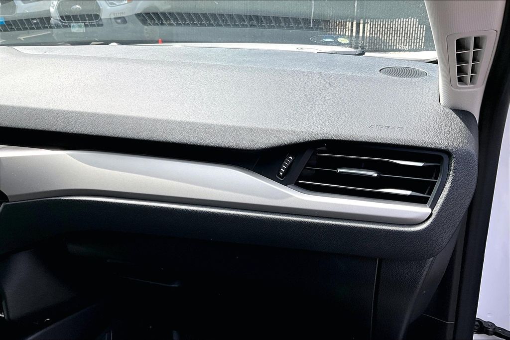 2021 Ford Escape SEL photo 16