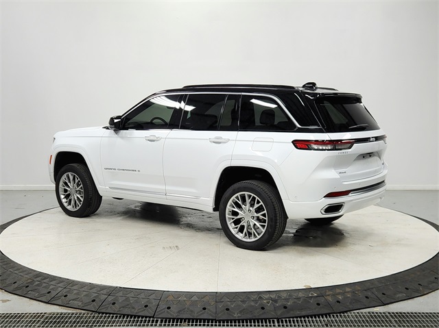 2024 Jeep Grand Cherokee Summit photo 4