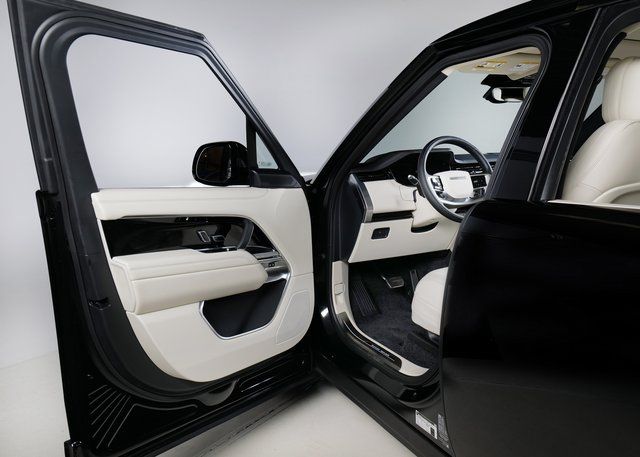 2025 Land Rover Range Rover SE photo 19