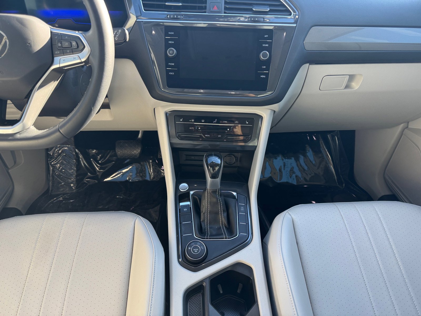 2022 Volkswagen Tiguan SE photo 4