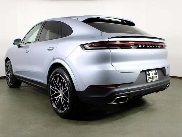 2025 Porsche Cayenne photo 3