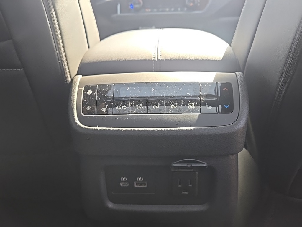 2025 Nissan Pathfinder Platinum photo 28