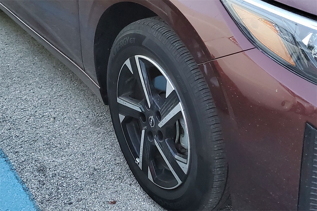 2025 Nissan Sentra SV photo 4