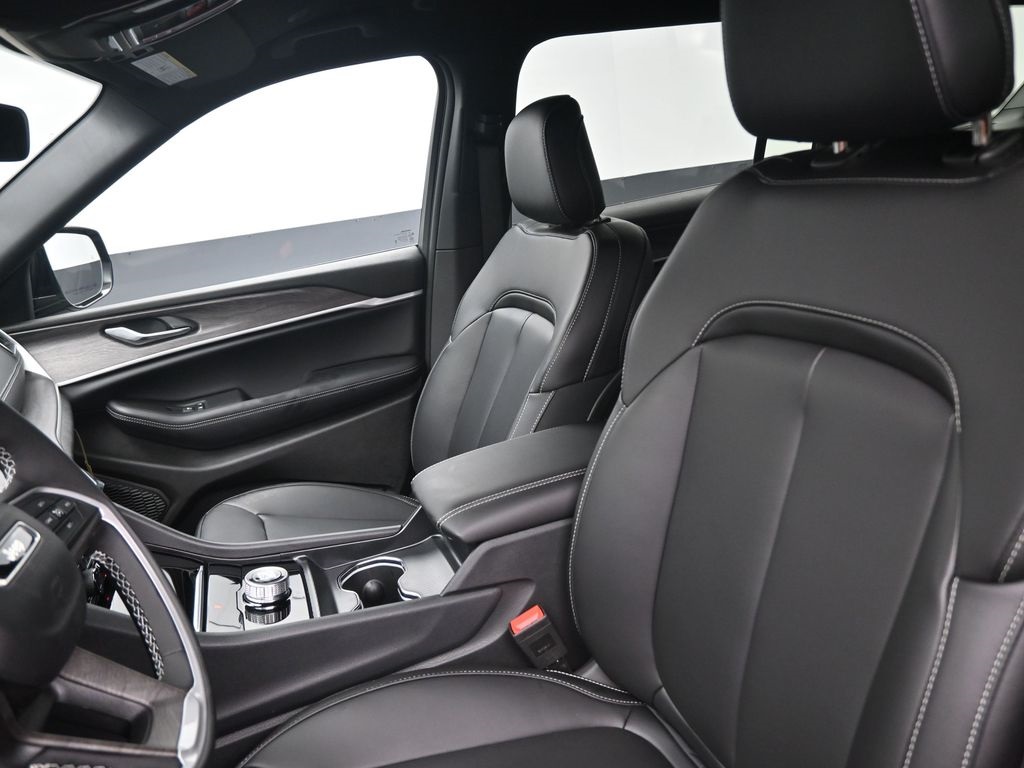 2025 Jeep Grand Cherokee Limited photo 29