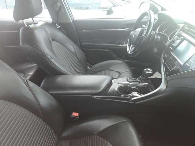 2018 Toyota Camry SE photo 4