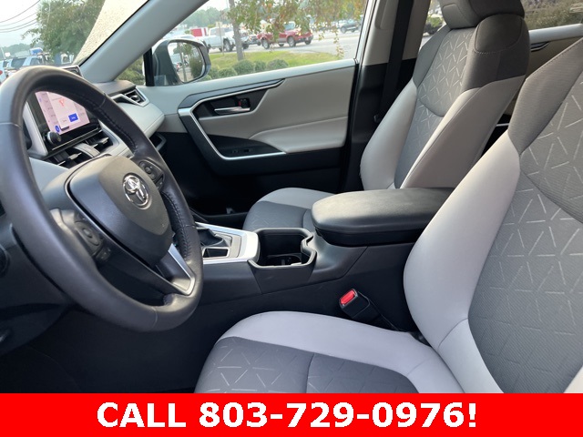 2023 Toyota RAV4 XLE photo 9