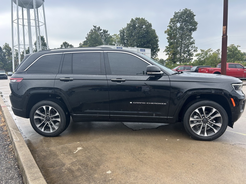 2023 Jeep Grand Cherokee Overland photo 3