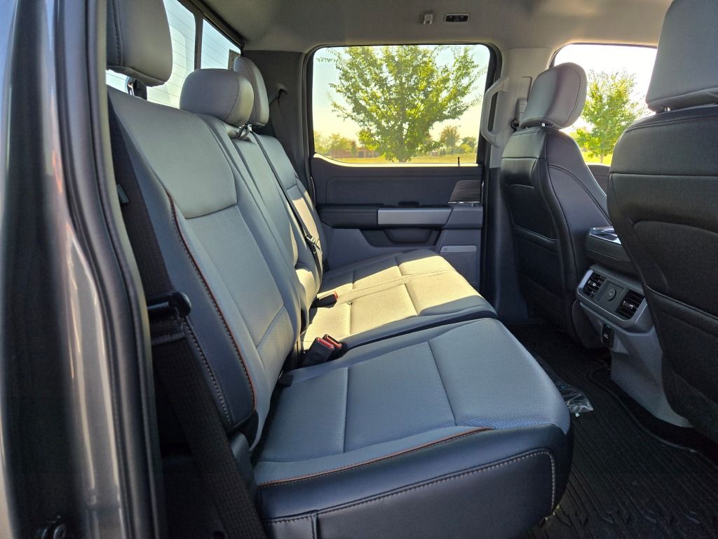 2025 Ford F-150 Lariat photo 9