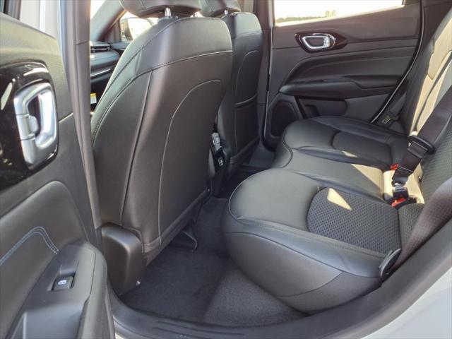 2025 Jeep Compass Latitude photo 4