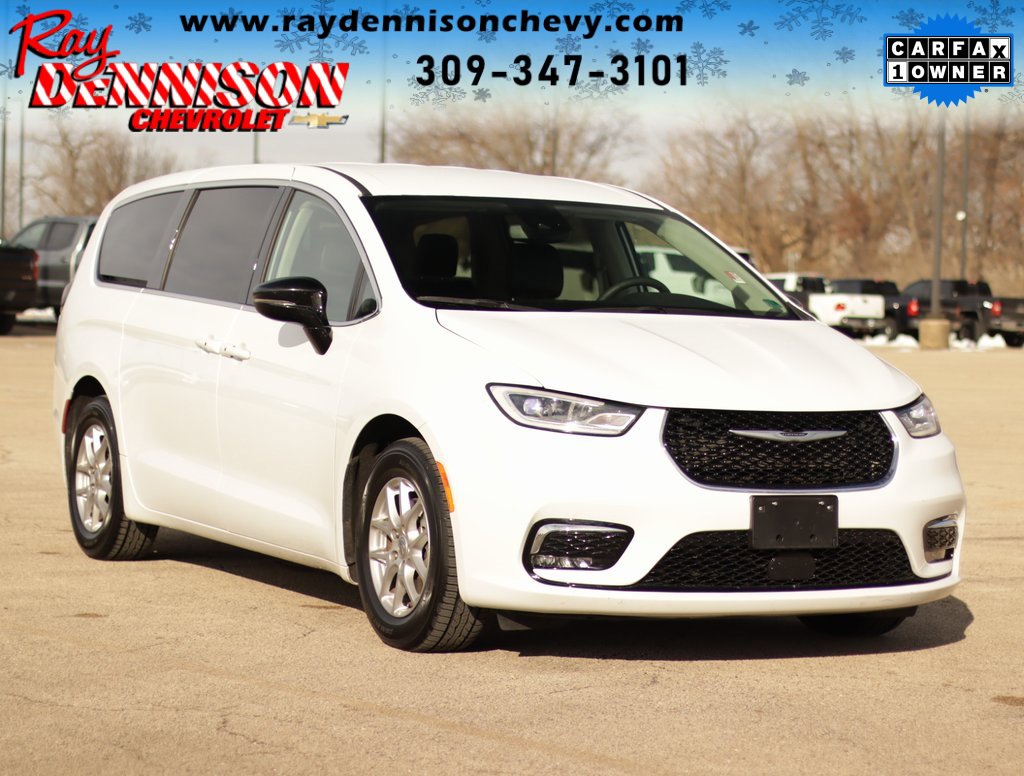 2024 Chrysler Pacifica Touring L's photo