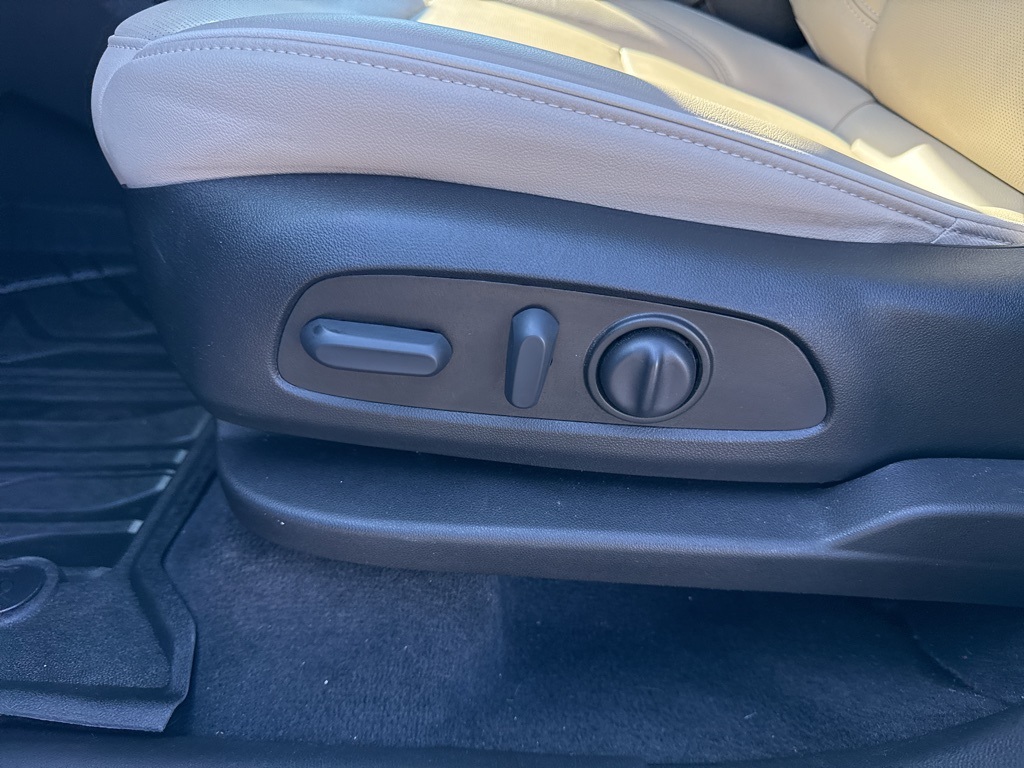2023 Chevrolet Traverse Premier photo 21