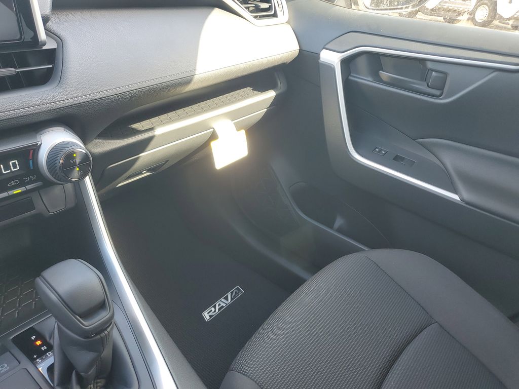 2025 Toyota RAV4 Hybrid LE photo 25