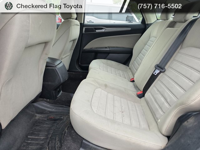 2020 Ford Fusion S photo 17