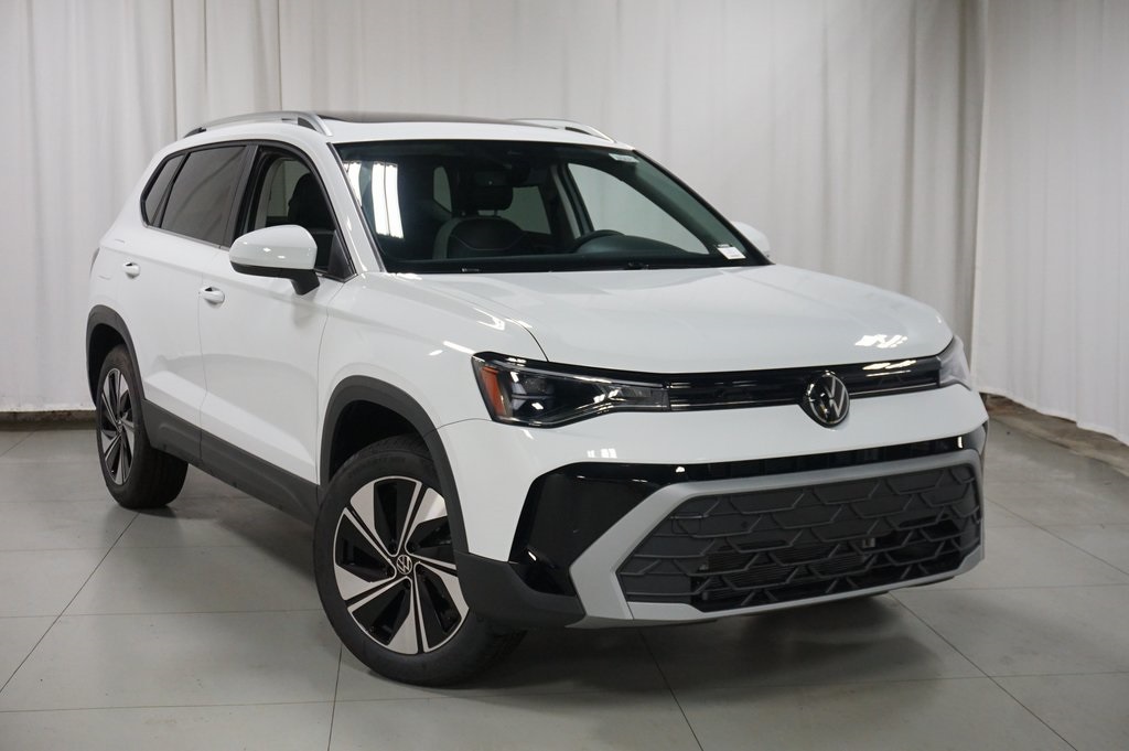 2025 Volkswagen Taos SE photo 2