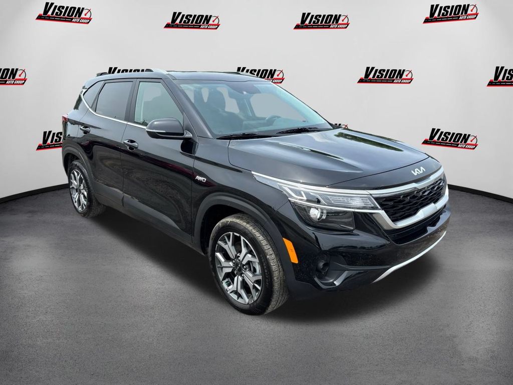 2023 Kia Seltos EX photo 3