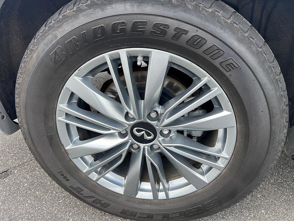 2023 Infiniti QX80 Luxe photo 9