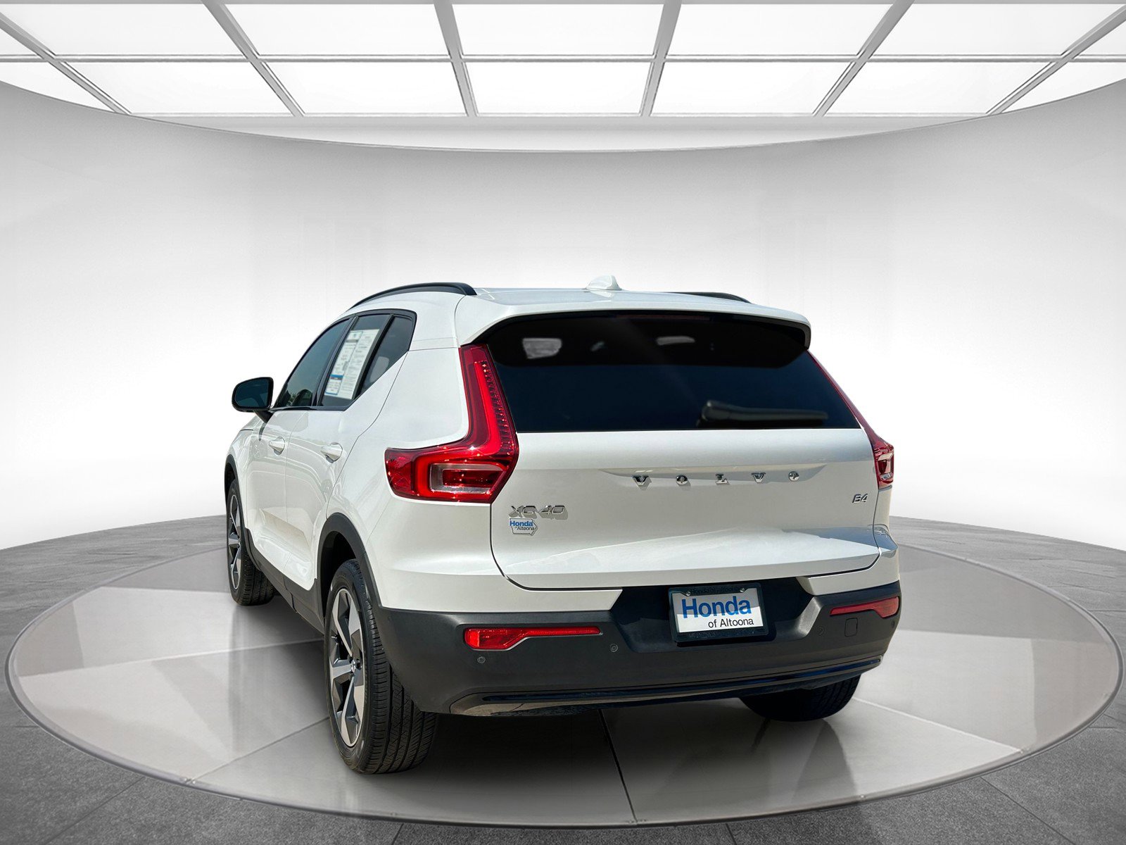 2023 Volvo XC40 Ultimate photo 3