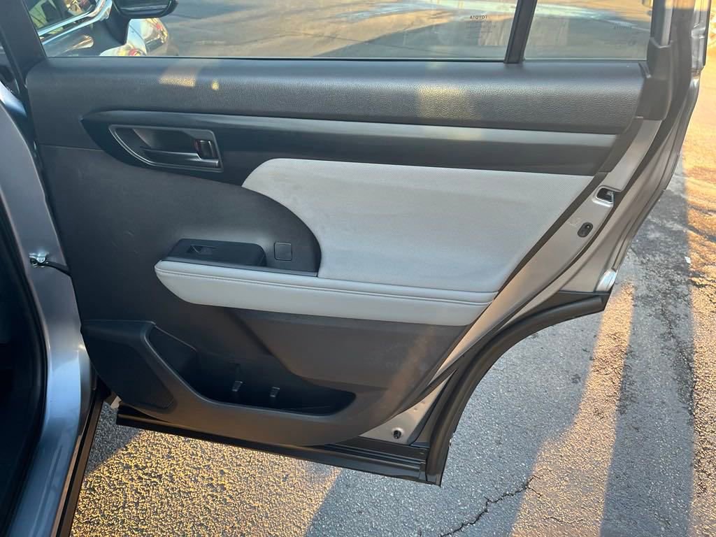 2023 Toyota Highlander LE Limited photo 25