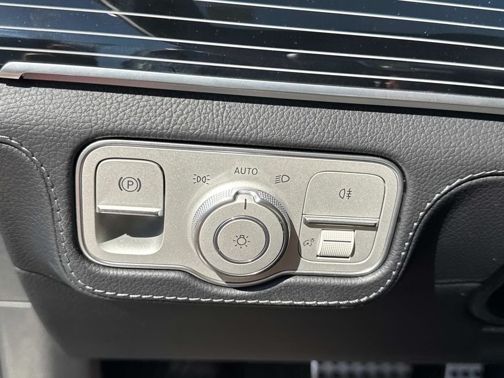 2025 Mercedes Benz GLS 580 4MATIC photo 25