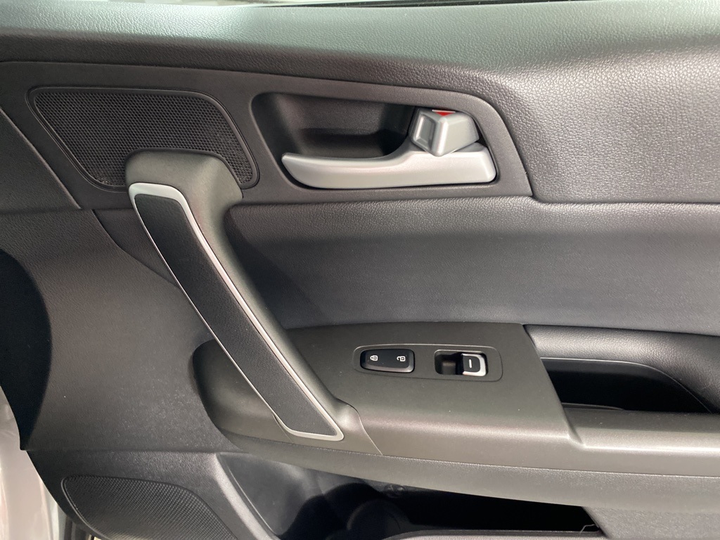 2020 Kia Sportage S photo 17