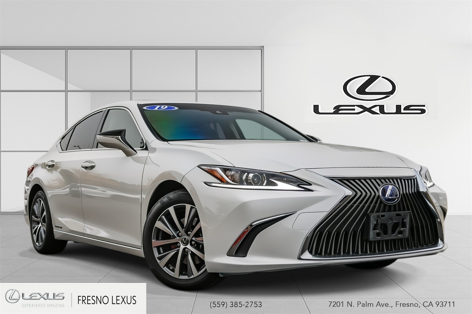 2019 Lexus ES Hybrid 300h's photo