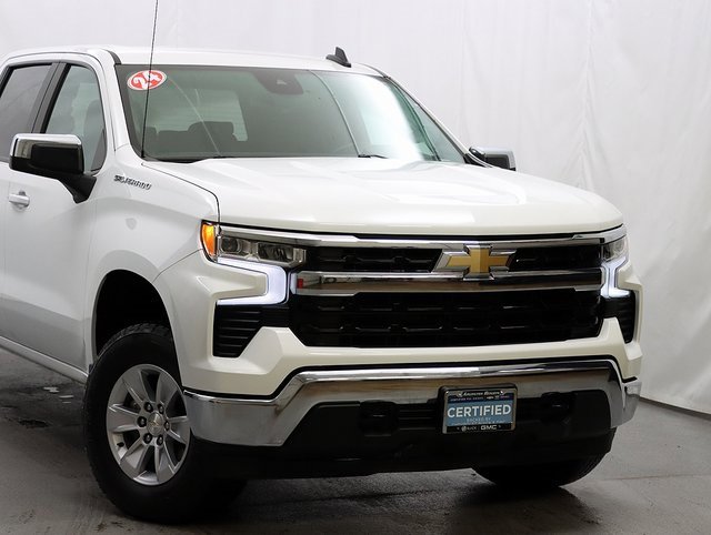 2024 Chevrolet Silverado 1500 LT photo 2