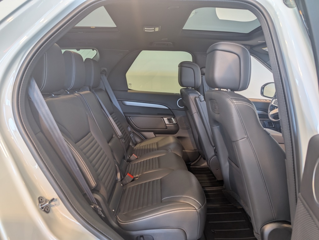 2025 Land Rover Discovery SE photo 23