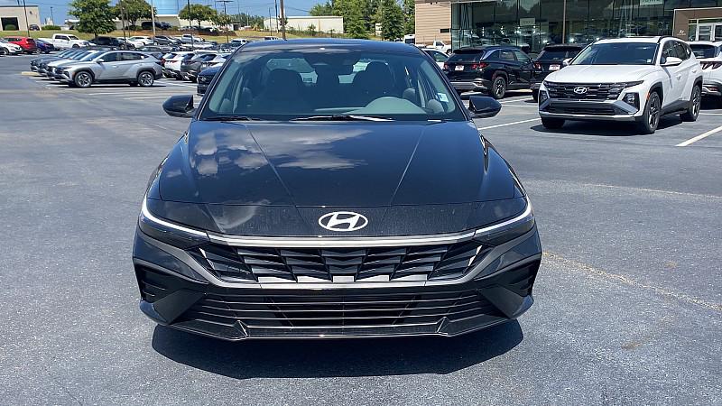2025 Hyundai Elantra SEL Sport photo 23