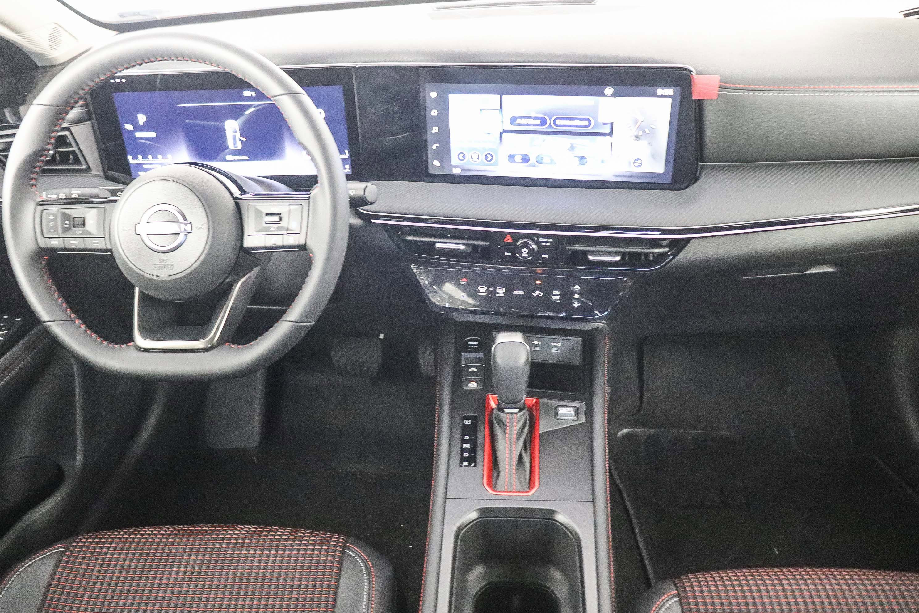 2025 Nissan Kicks SR photo 14