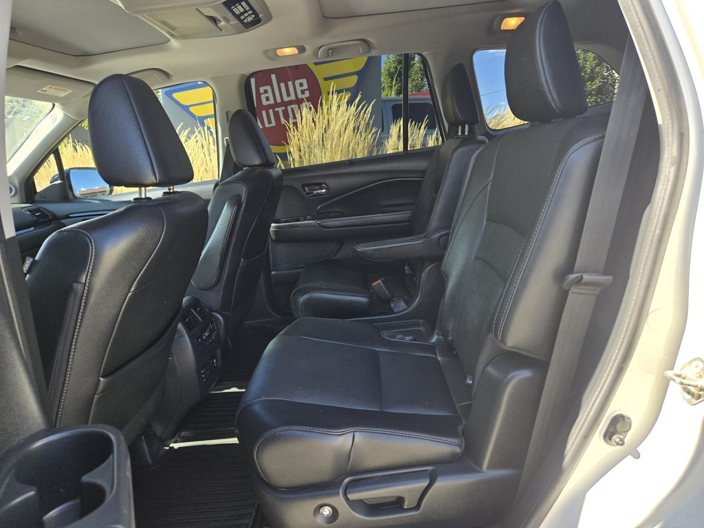 2017 Honda Pilot Elite photo 9