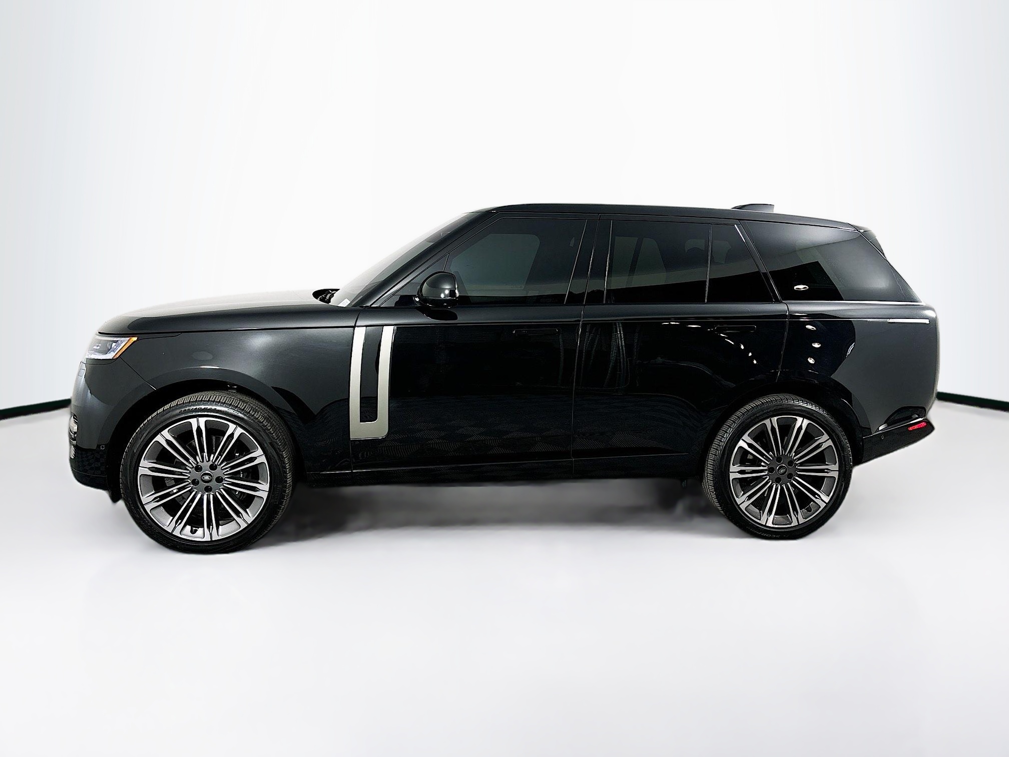 2023 Land Rover Range Rover SE photo 8