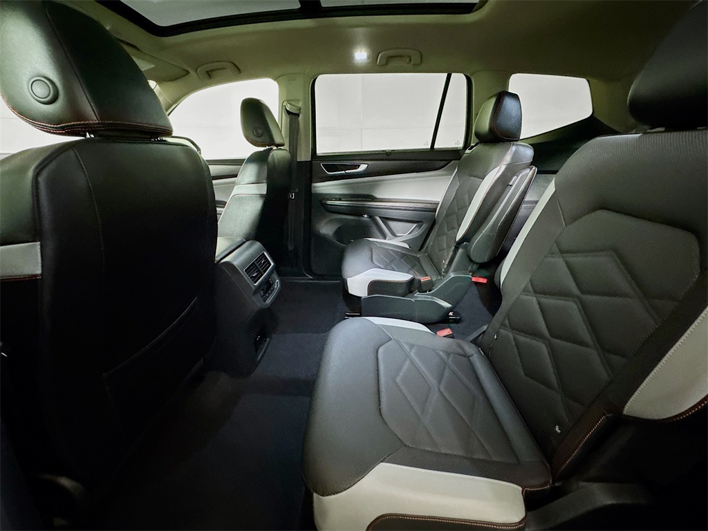 2024 Volkswagen Atlas Peak Edition SEL photo 14