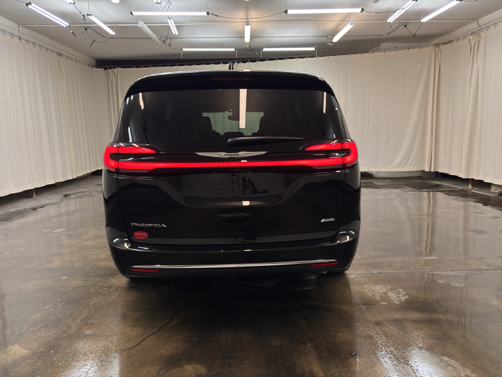 2026 Chrysler Pacifica photo 6